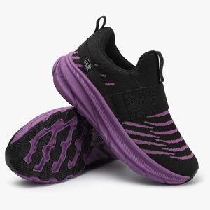 NWOT AOE walking shoes